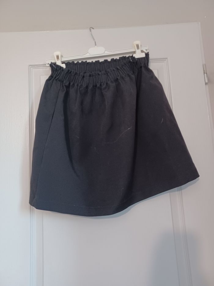 Jupe noire - photo numéro 2