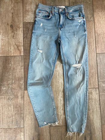 Jean bleu clair déchiré Zara slim boyfriend taille haute