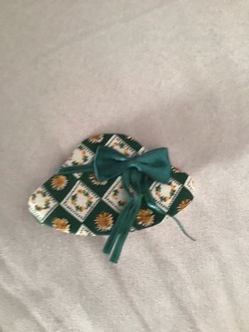 Jolie barrette chapeau