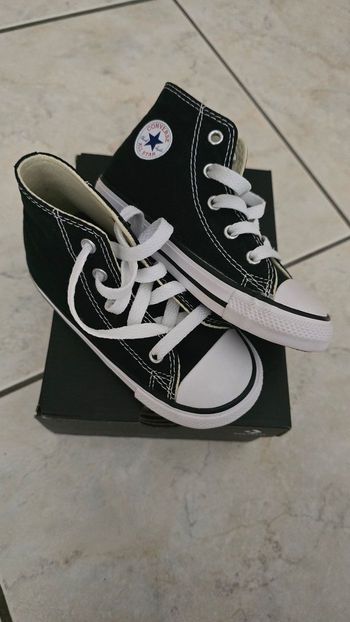 Neuves non portées 🏷🤩😍🥰 converses pointure 24 mixtes🏷🤩😍🥰👌