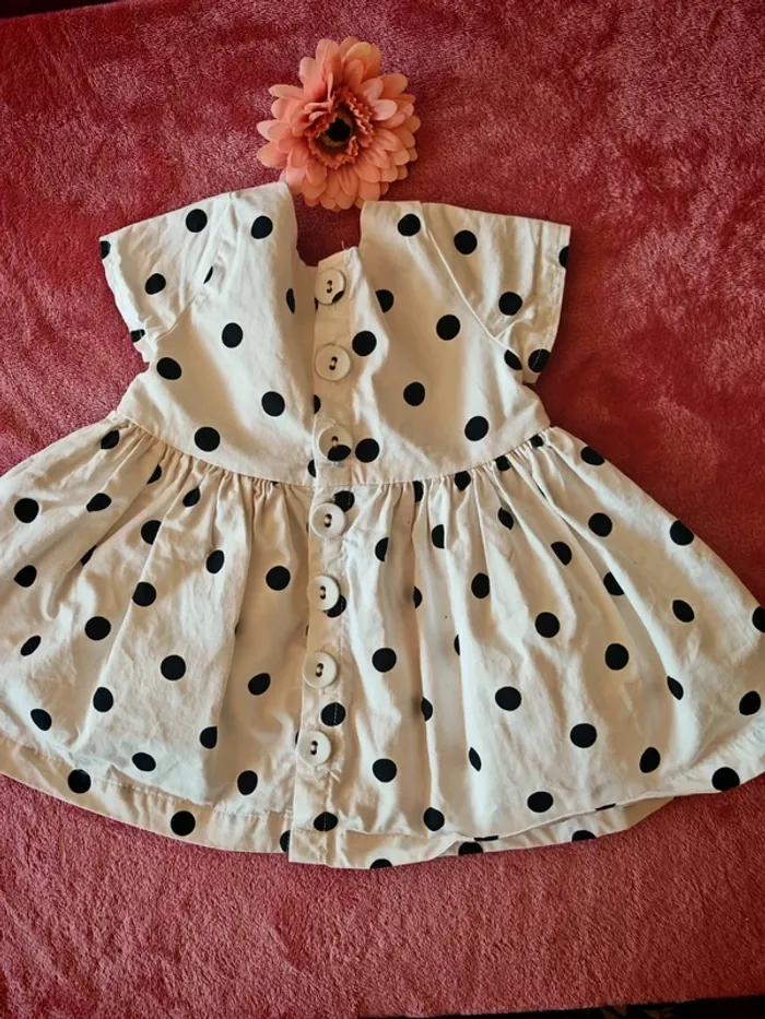 Robe blanche à pois noir - photo numéro 3