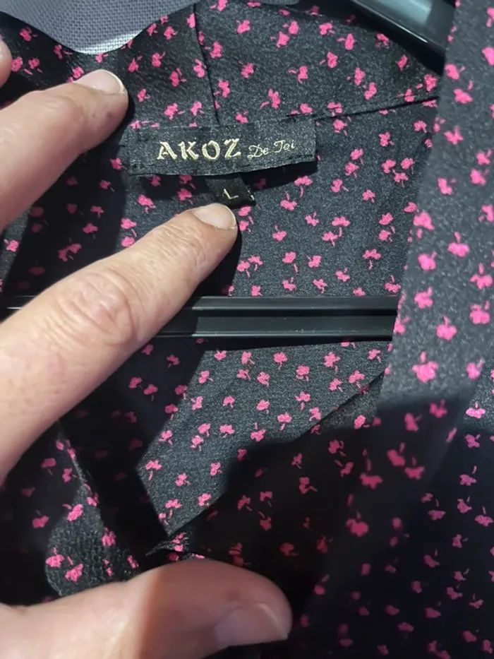 Blouse motif rose et noir - photo numéro 4