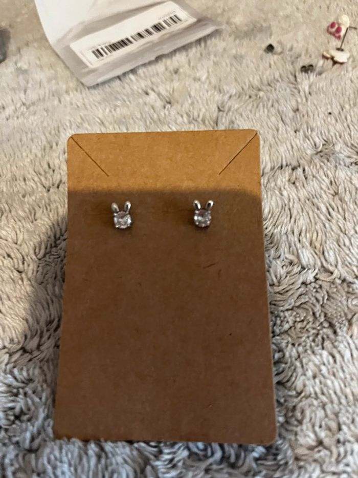 Boucles d’oreilles lapin pierres brillantes neuves