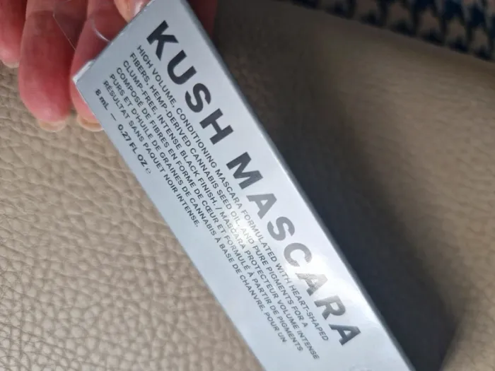 Milk mascara noir Kush boom - photo numéro 2