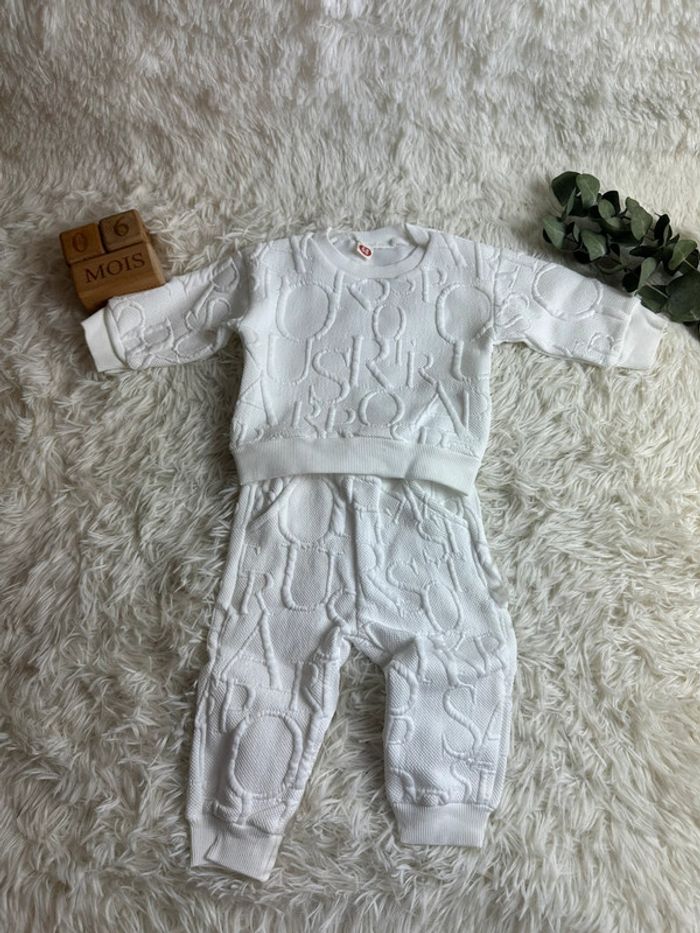 Ensemble jogging blanc taille 6 mois