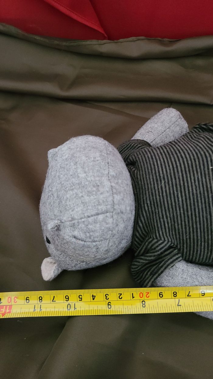 Doudou peluche hippopotame gris t-shirt rayé Muji - photo numéro 4