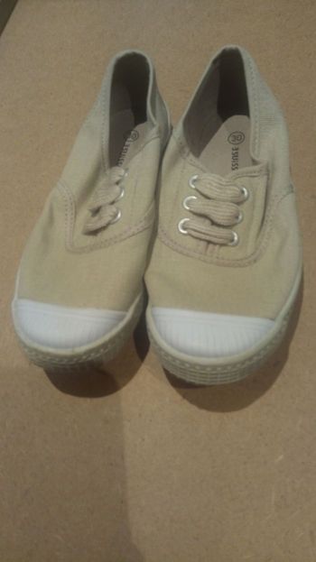 Tennis enfant beige pointure  30