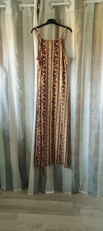 Robe longue femme Shein, motif fleuri, taille M, en très bon état.