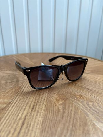 Lunette de soleil / paire de solaire / monture tendance - Gil - Neuf avec étiquette