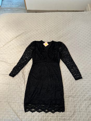 Robe Camille de Paris neuve M noir dentelles