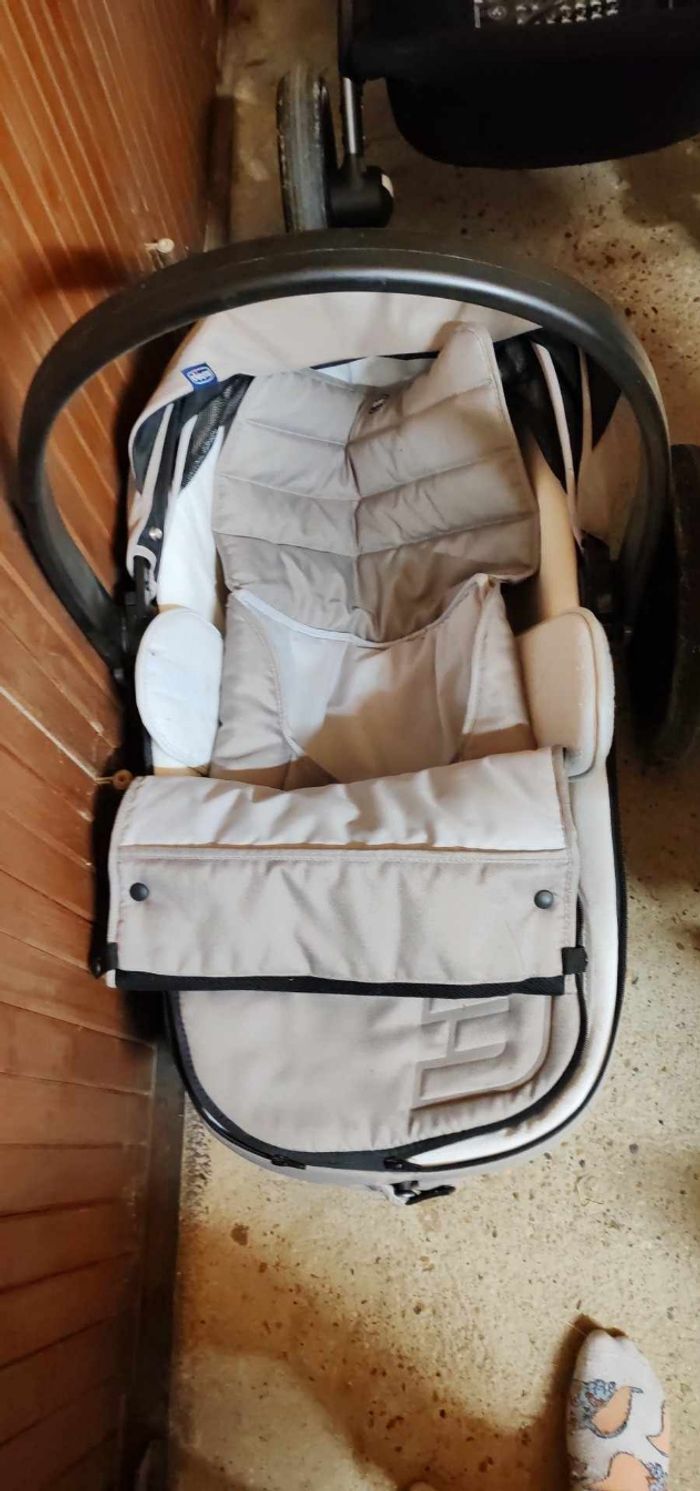 Poussette Chicco activ3 trio - photo numéro 2