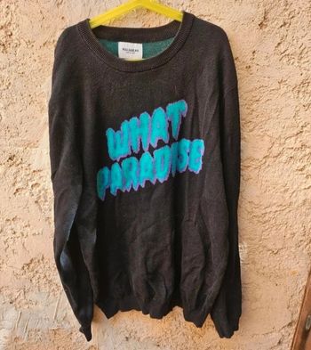 Pull maille noir et bleu imprimé