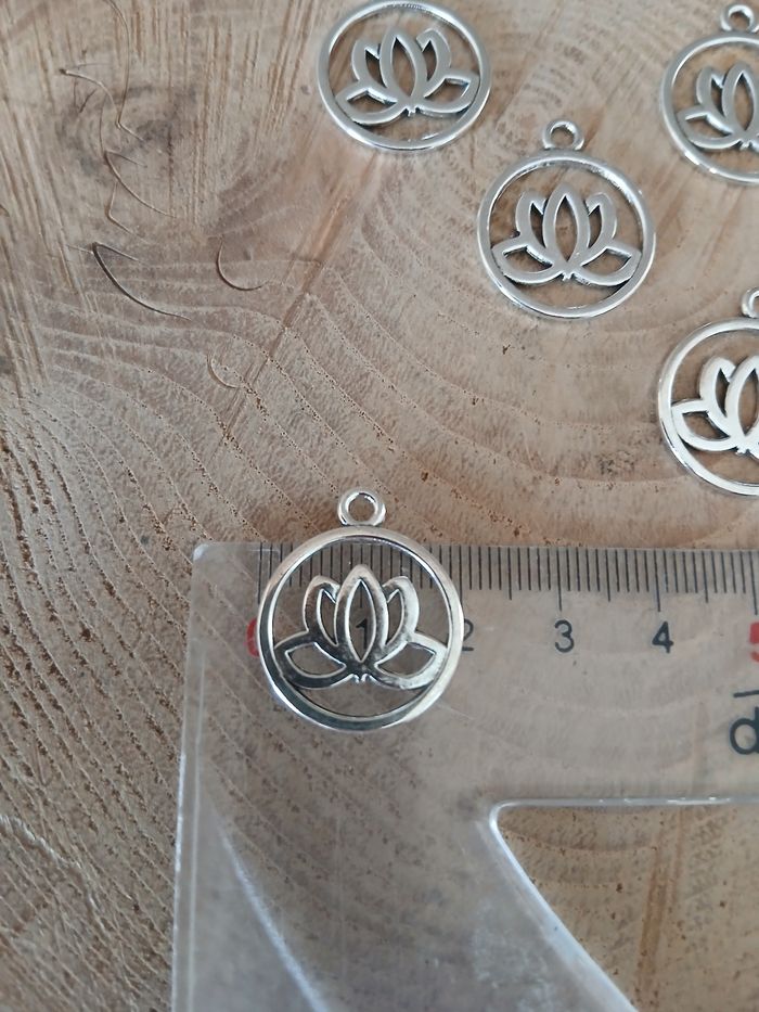 Lot de 16 pendentif nénuphars - photo numéro 2