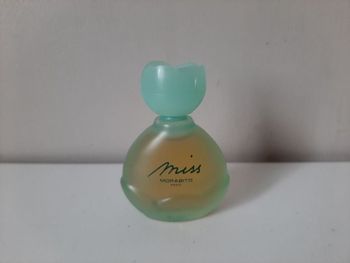 Miniature de parfum.  Miss. Morabito