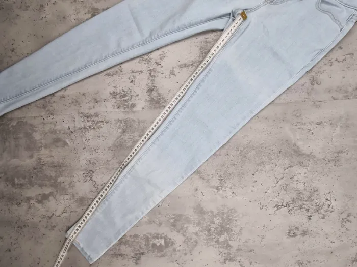 Jean Levi’s 710 Super Skinny bleu clair – Taille 25x30 US / 34 FR Femme (mesures en photos) - photo numéro 4