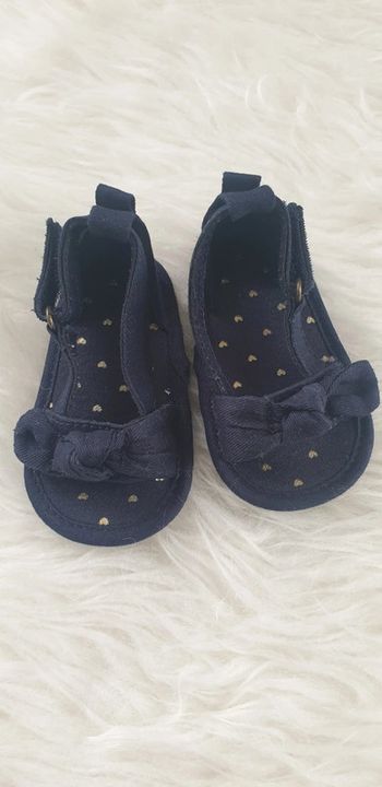 Petites chaussures d'été bébé