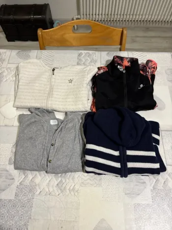 Lot 4 gilets 10 ans