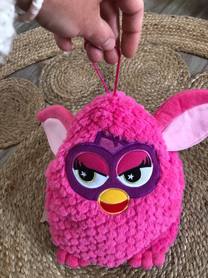 Peluche Furby range pyjama - photo numéro 3