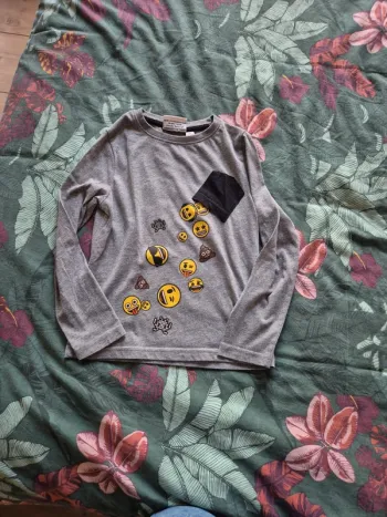 T shirt emoji