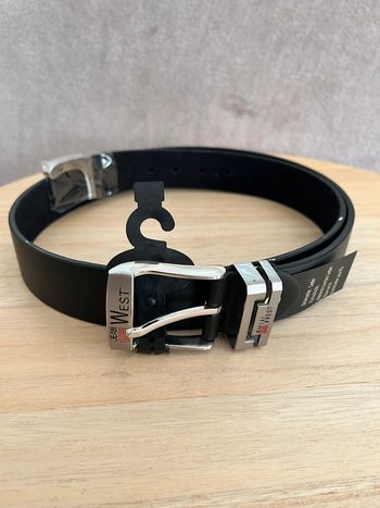 Ceinture en cuir noir taille 105 cm