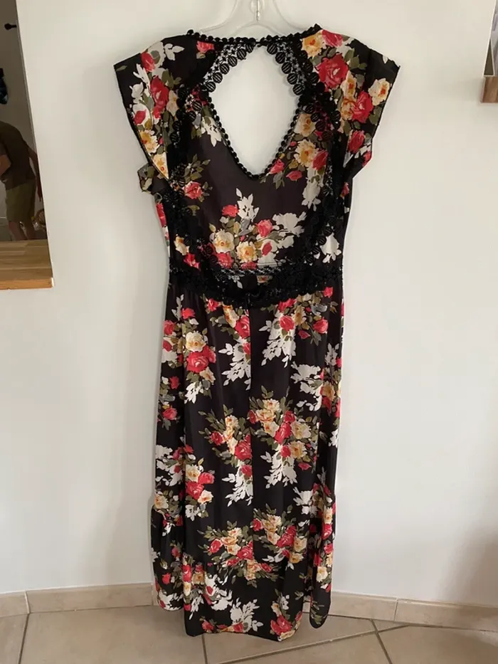 Robe noir grosse fleur - photo numéro 6