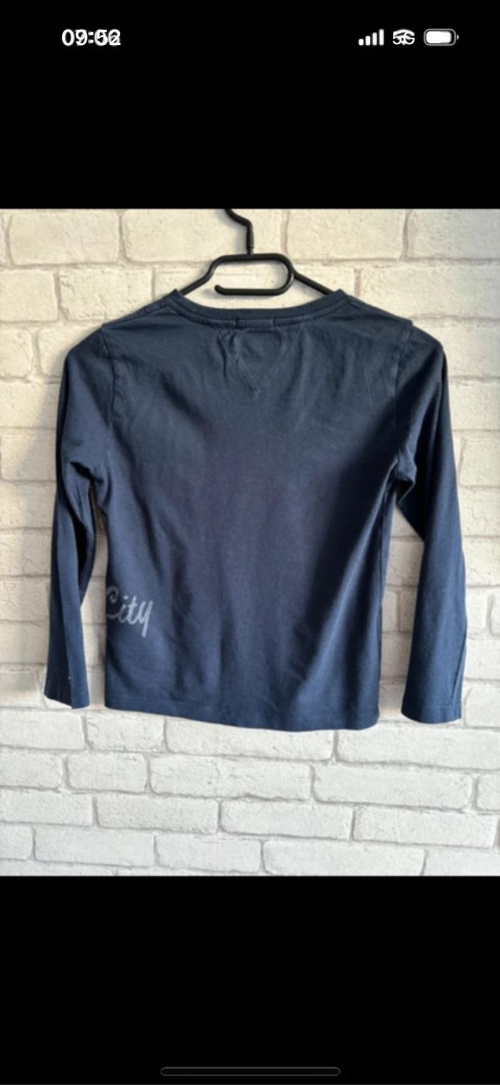 Tee shirt tommy hilfiger taille 8 ans - photo numéro 2