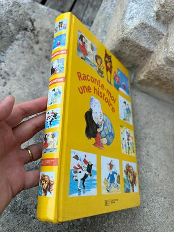 recueil livre album jaune Raconte moi une histoire Hachette Pierre Probst pouf youpi mini loup..