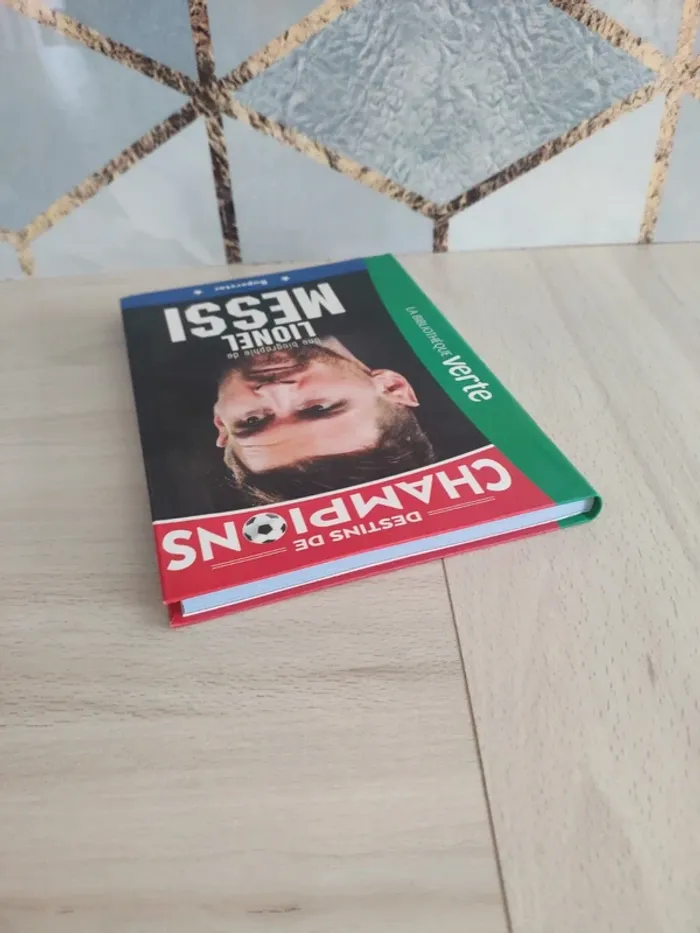 Livre enfant jeunesse destins de champions biographie Messi bibliothèque verte - photo numéro 4