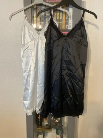 superbe lot de 2 sous robe nuisette noir et blanc taille 44 neuf