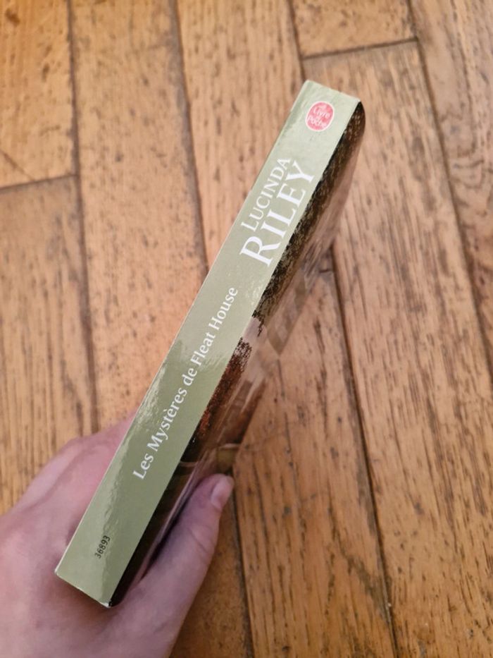 Lucinda Riley / Les Mystères de Fleat House - photo numéro 2