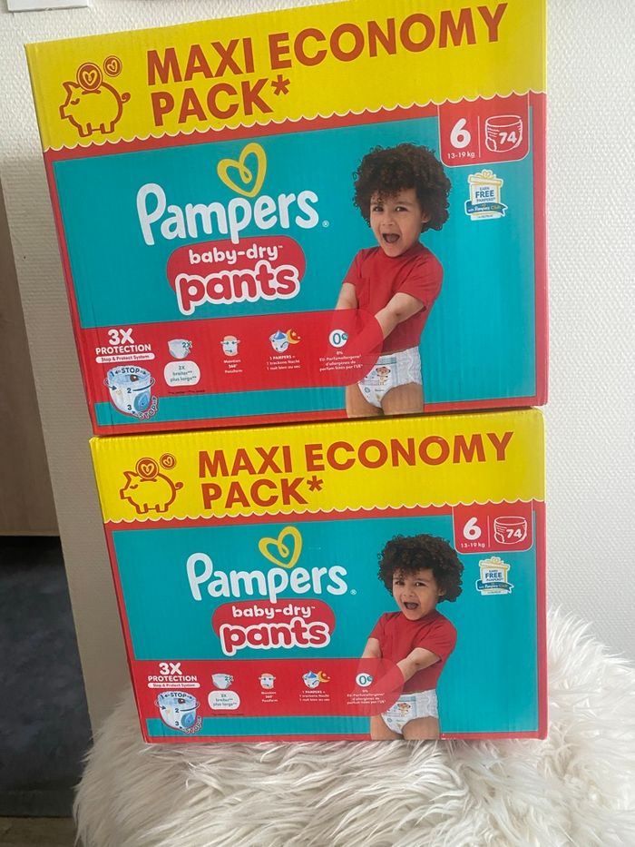 2 cartons de couches Pampers taille six