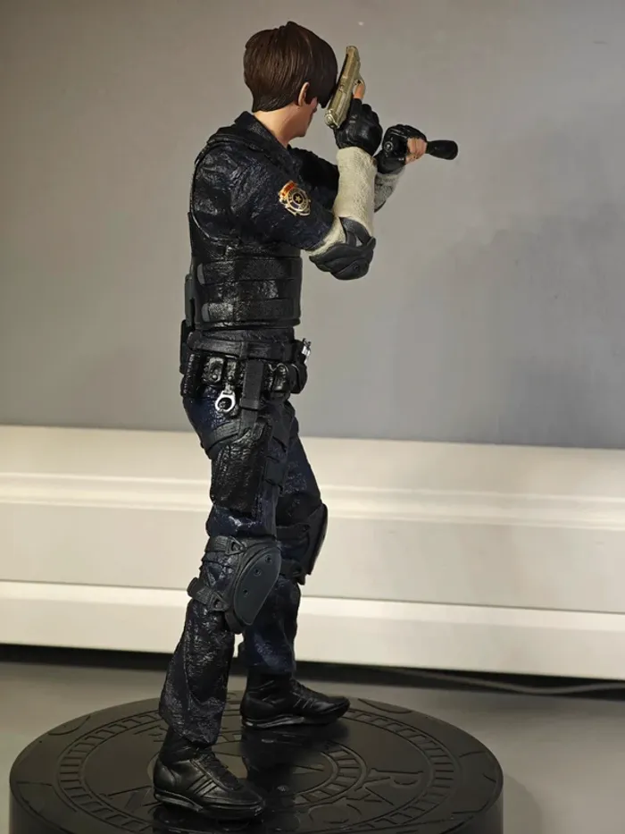 Figurine Resident Evil 2 : Leon 32cm neuve sans boîte - photo numéro 9