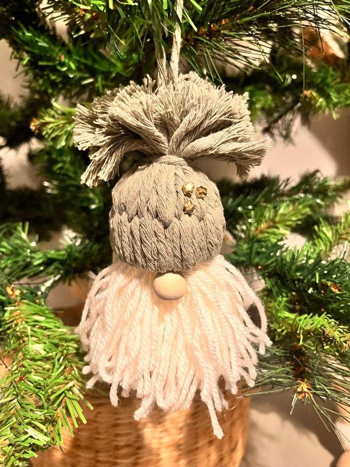 ✨ Gnomes de Noël faits main – Plusieurs couleurs au choix ✨ - photo numéro 3