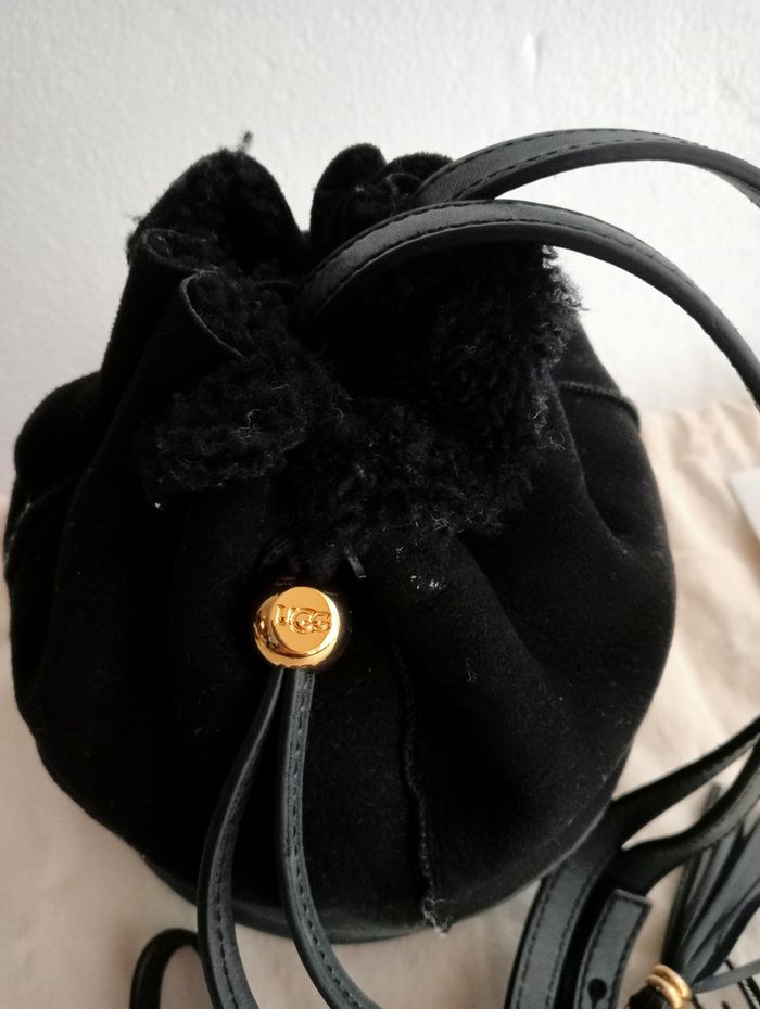 UGG sac noir en peau véritable. - photo numéro 2