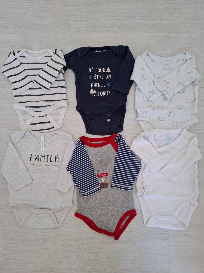 Lot de 6 bodies taille 1 mois