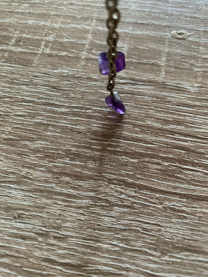 Boucles d’oreilles pendantes pierres violettes - photo numéro 3