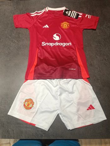 Tenue foot Manchester United rouge. T.20