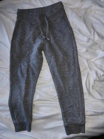 Pantalon jogging gris taille 4 ans