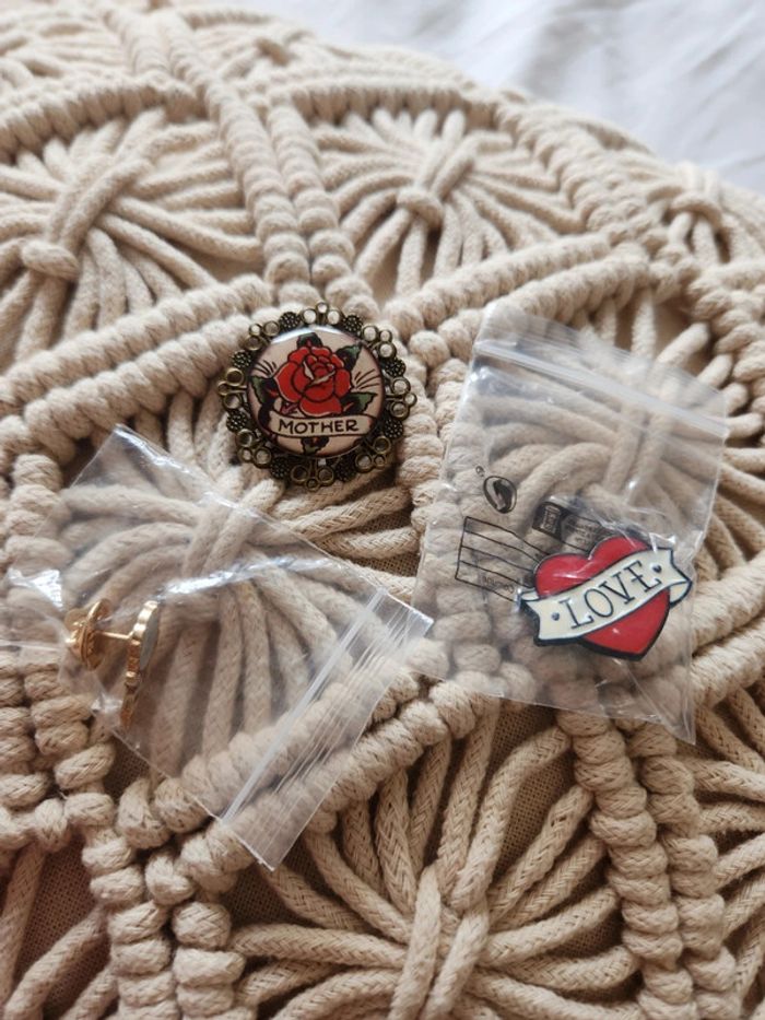 Lot broche et pins Mother love
