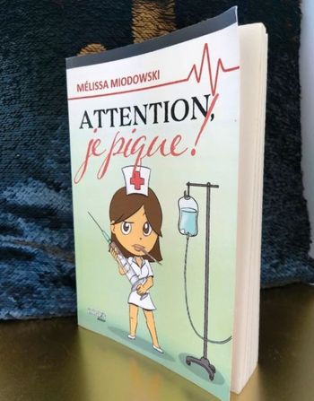 Livre de poche attention je pique
