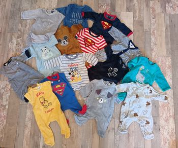 Lot 15 pyjamas 1 mois - Excellent état
