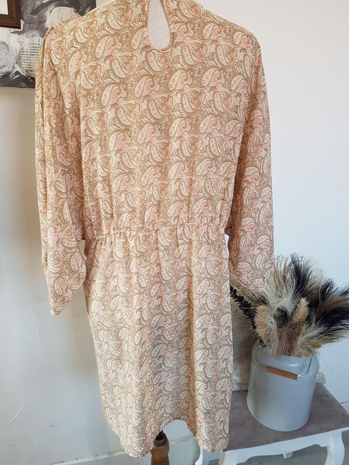 Robe transparente tons beiges et roses. manche courtes chauve souris. Okeysi. Taille XL. - photo numéro 4