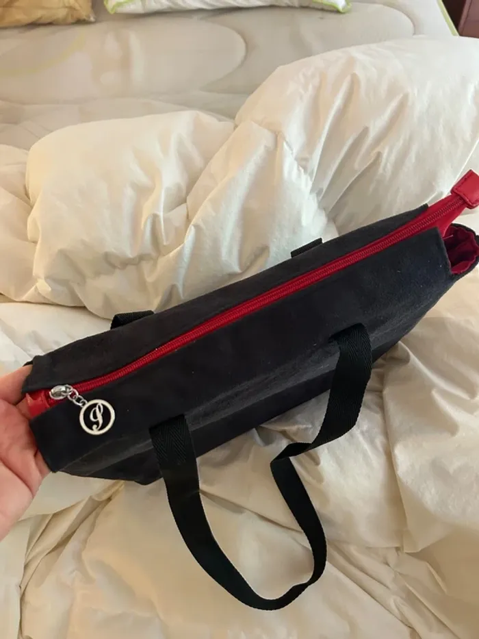 Sac à main noir avec broderie - photo numéro 3