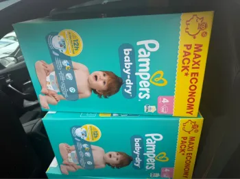 Couches Pampers baby dry taille 4