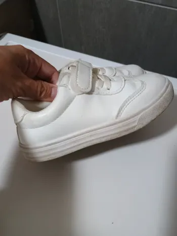 Basket blanche taille 26