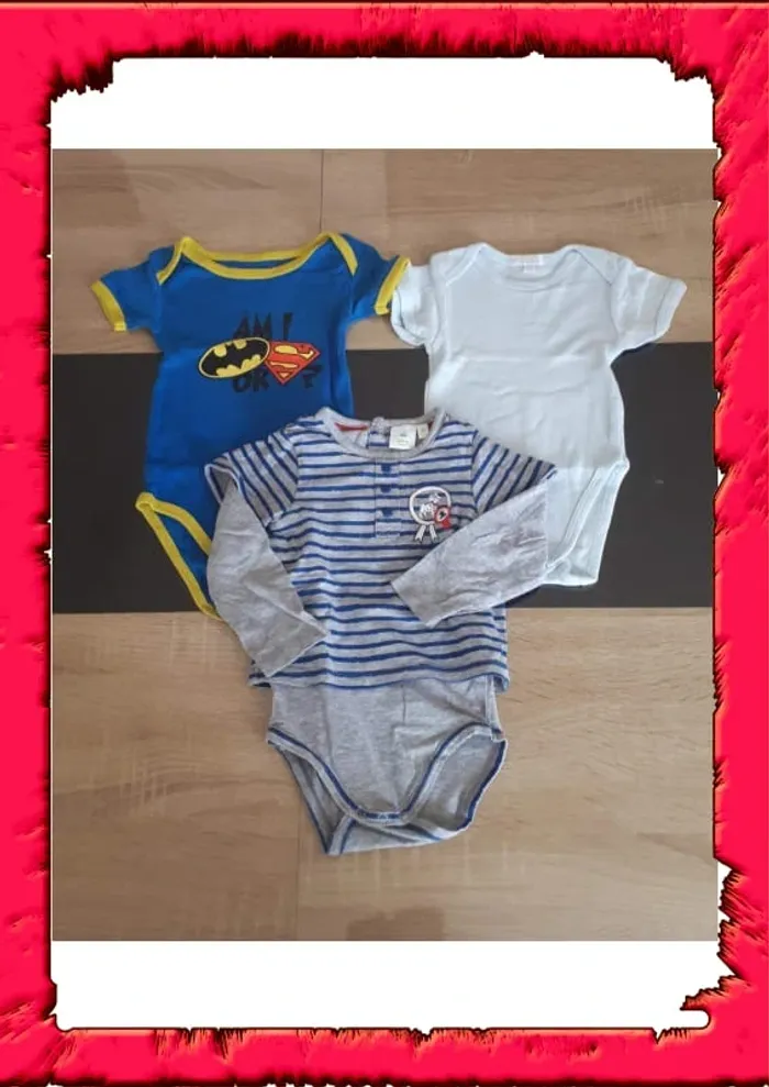 Lot bodies DcComics et disney 9 mois