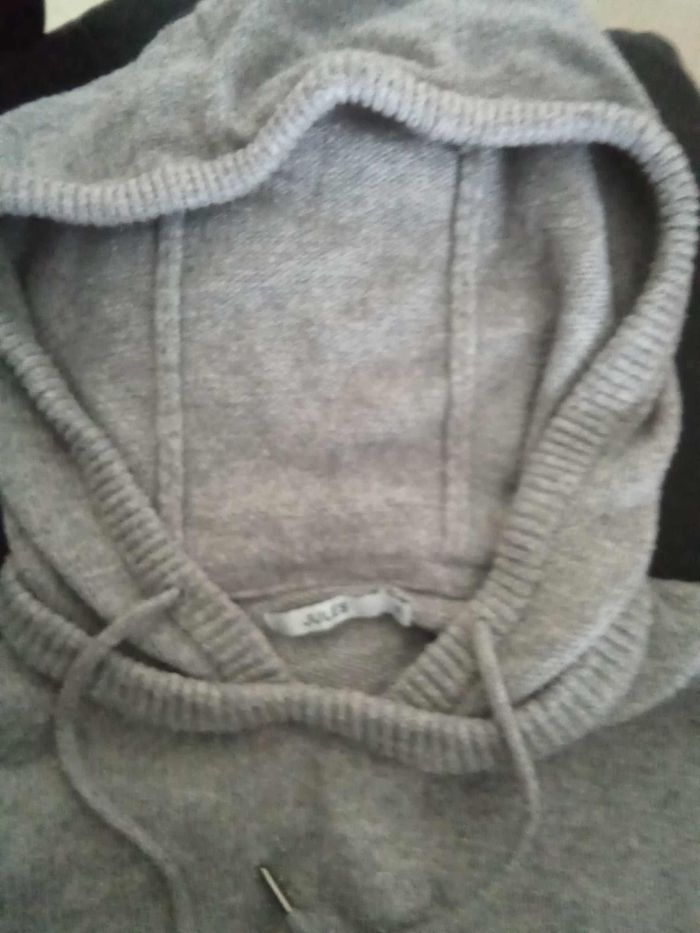 Pulls capuche taille S - photo numéro 2
