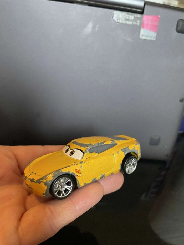 Voiture Cars 3 Cruz Ramirez Rusteze 95 Disney Pixar Mattel - photo numéro 2
