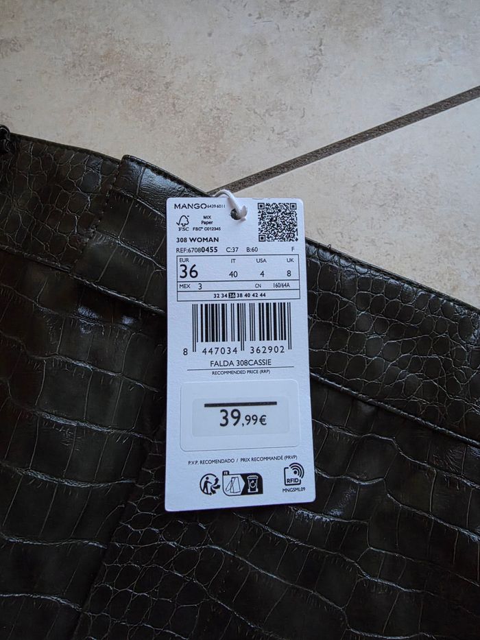 mini jupe neuve avec étiquette zara