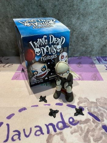 Pas d envoie avec homerr living dead dolls figurine Damien gris